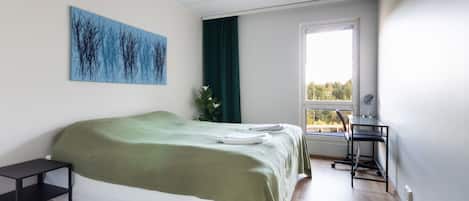 Desk, iron/ironing board, travel cot, WiFi