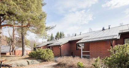 Large renovated townhouse with sauna and patio