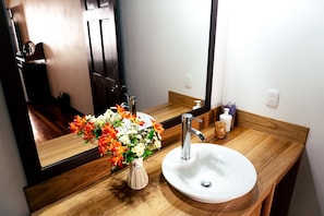 Junior-Zimmer, Bergblick | Badezimmer