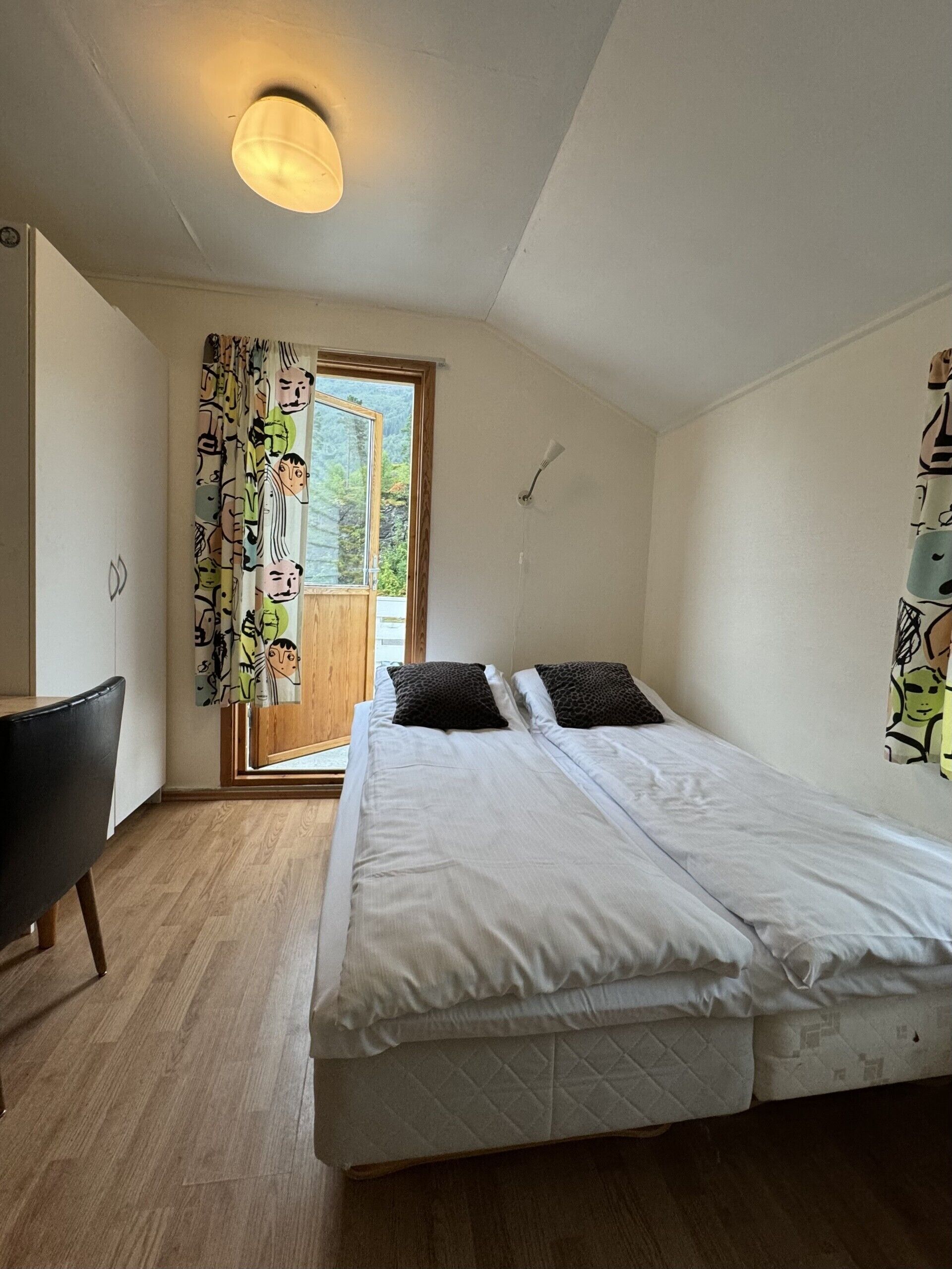 Basic Double Room, Partial Lake View | WiFi (free)