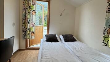 Basic Double Room, Partial Lake View | WiFi (free)