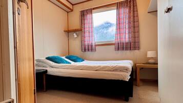 Basic Double Room, Partial Lake View | WiFi (free)