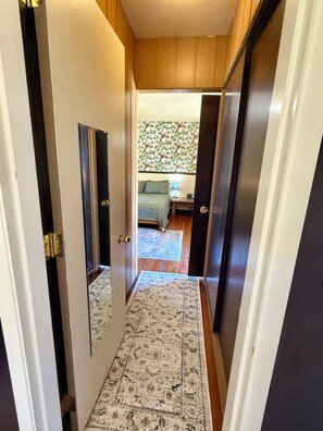 Room - The Thoroughbred Private 2-Bedroom Historic Suite (Prineville)