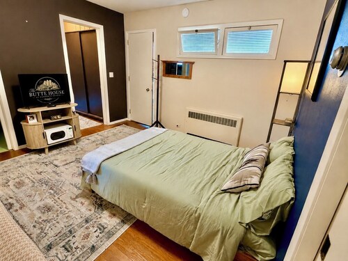 The Thoroughbred Private 2-Bedroom Historic Suite