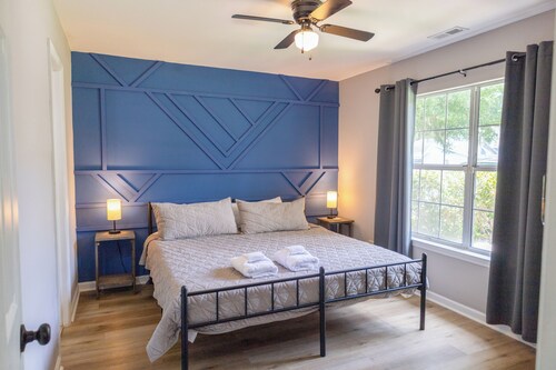 The Palmetto Blue Cottage Just Minutes to Parris Island!