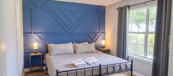 The Palmetto Blue Cottage Just Minutes to Parris Island!