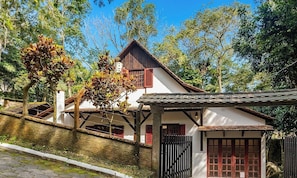 A traditional house with a sloped roof, wooden beams, and a small porch. - Large House 250m From the Beach Rnh0038 (Bombinhas)
