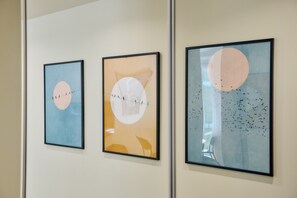Three framed artworks on a wall. - Casa e Appartamento Vacanze Gallese 12 (Roma)
