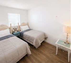 Room - Spacious 3-bedroom BEACHFRONT condo in Panama City Beach (Panama City Beach)