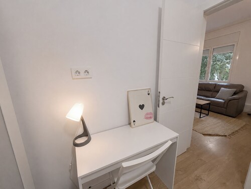 Spacious 4-bedroom condo just a few steps from the Sagrada