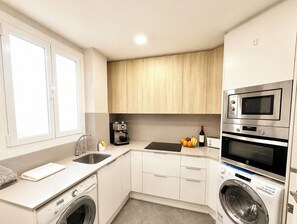 Private kitchen - 3-bedroom apartment in Barcelona (Barcelona)