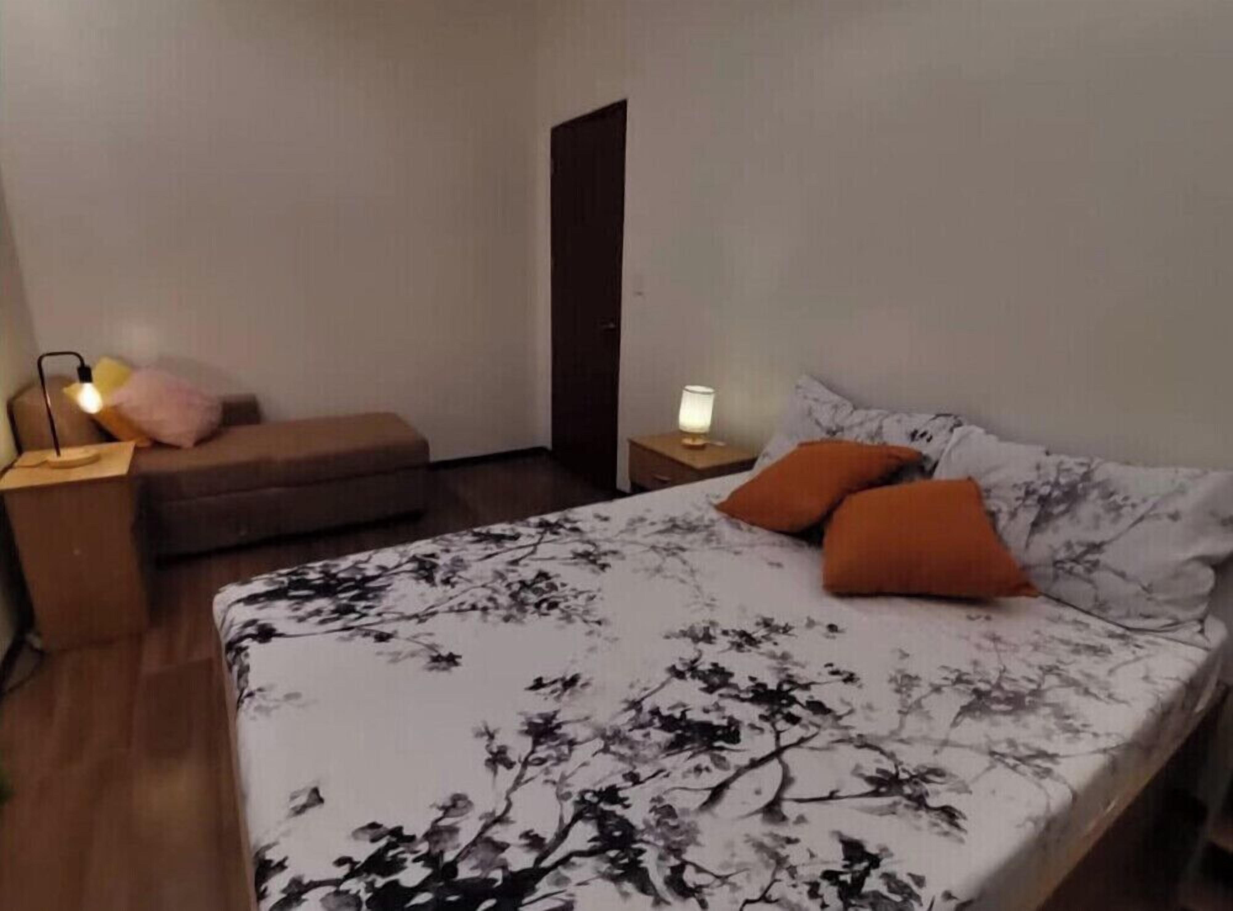 Iron/ironing board, WiFi (free), bed sheets