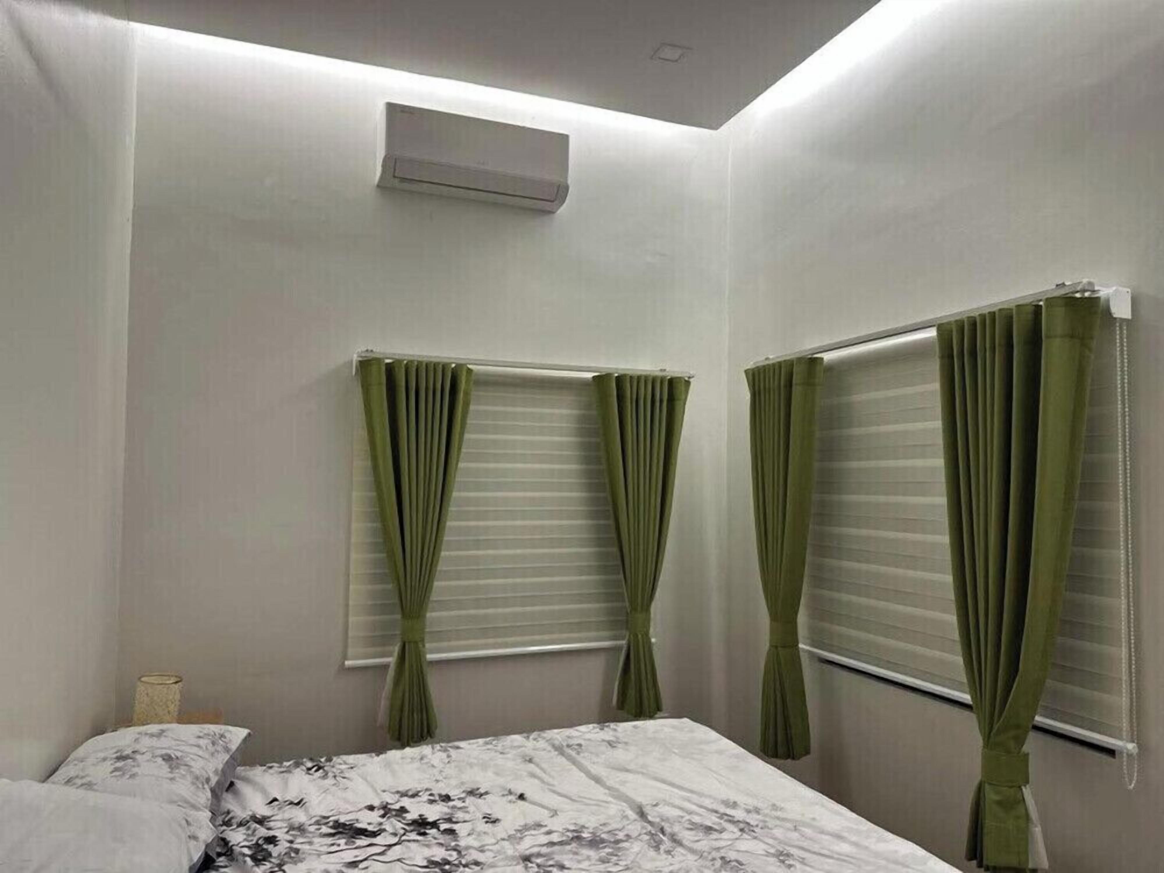 Iron/ironing board, WiFi (free), bed sheets