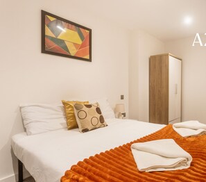 3 habitaciones, tabla de planchar con plancha y wifi gratis