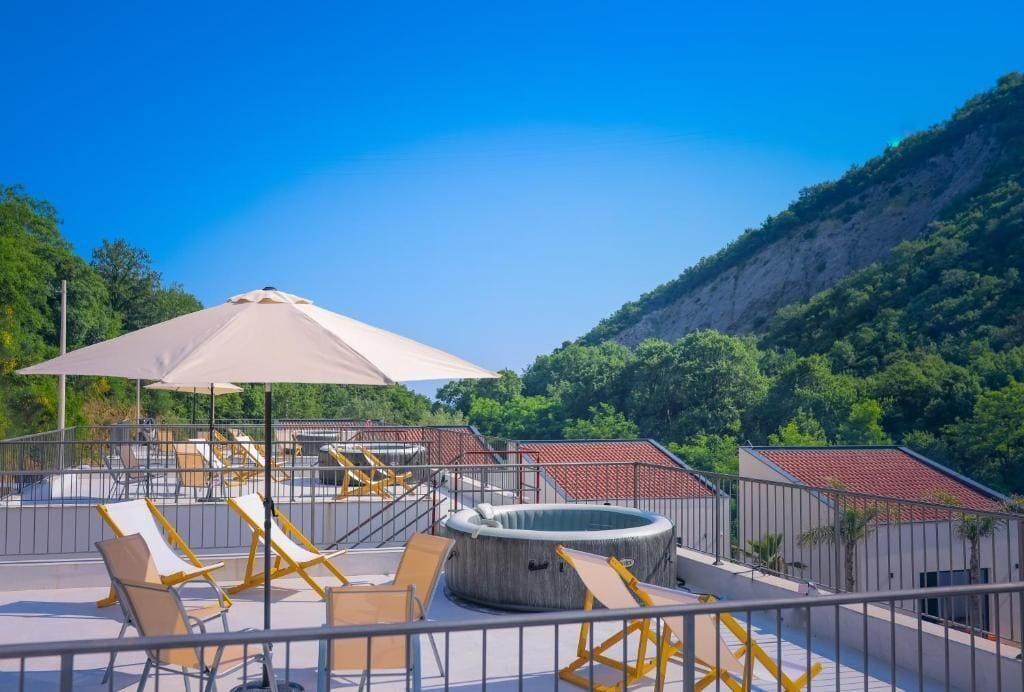Villa Deluxe, balcon, vue sur la cour intérieure | Terrasse/patio