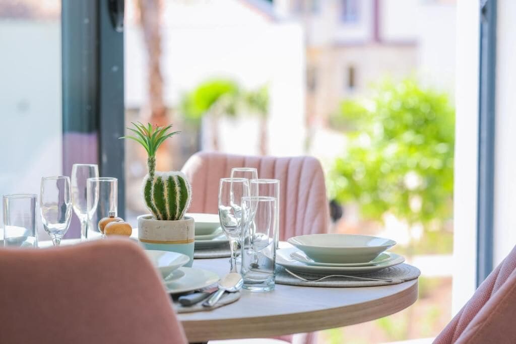 Deluxe Villa, Balcony, Courtyard View | Dining