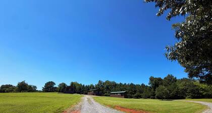 Cozy Cabin- 3 mins from TIEC