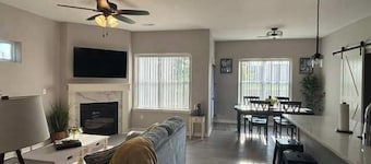 3bed 2 bath with King master Sycamore