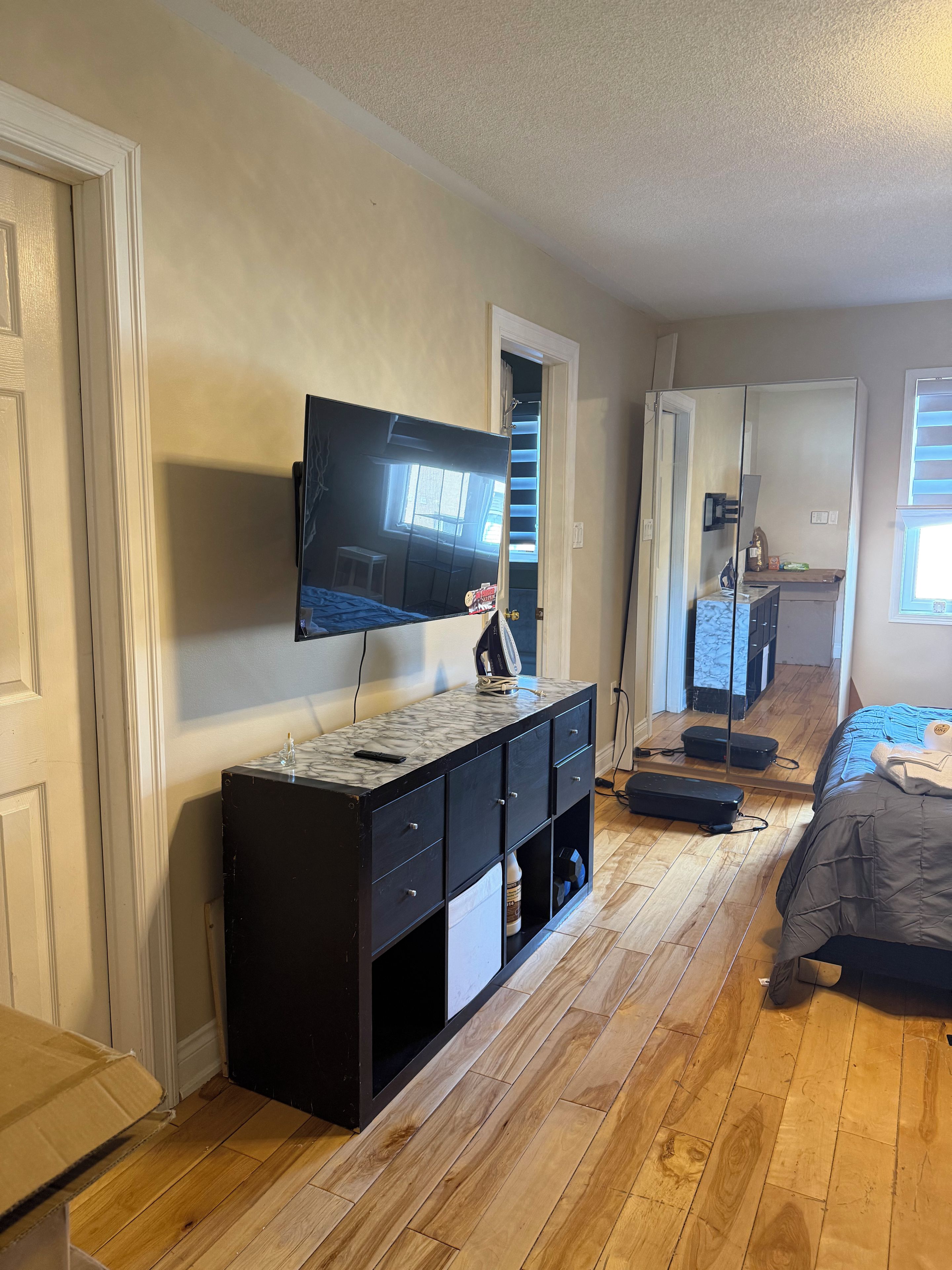 5 bedrooms, desk, iron/ironing board, WiFi