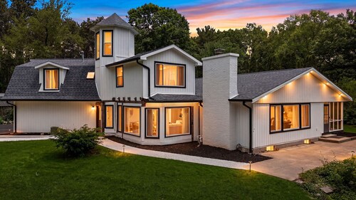 Spacious 5BR Retreat in Peaceful Michigan City