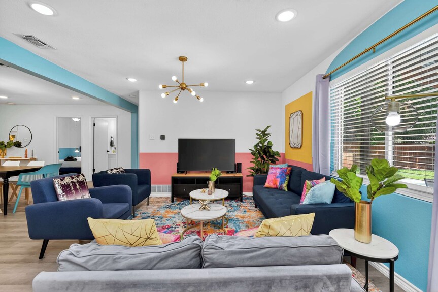 Modern Nrh Retreat | Pool, Bbq & Sleeps 10 - Arlington, TX