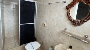 Habitación cuádruple | Baño