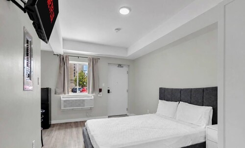 The Executive Studio • DT Oshawa