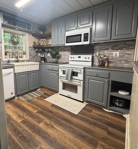 Enjoyable 2-bedroom building with AC for a relaxing stay