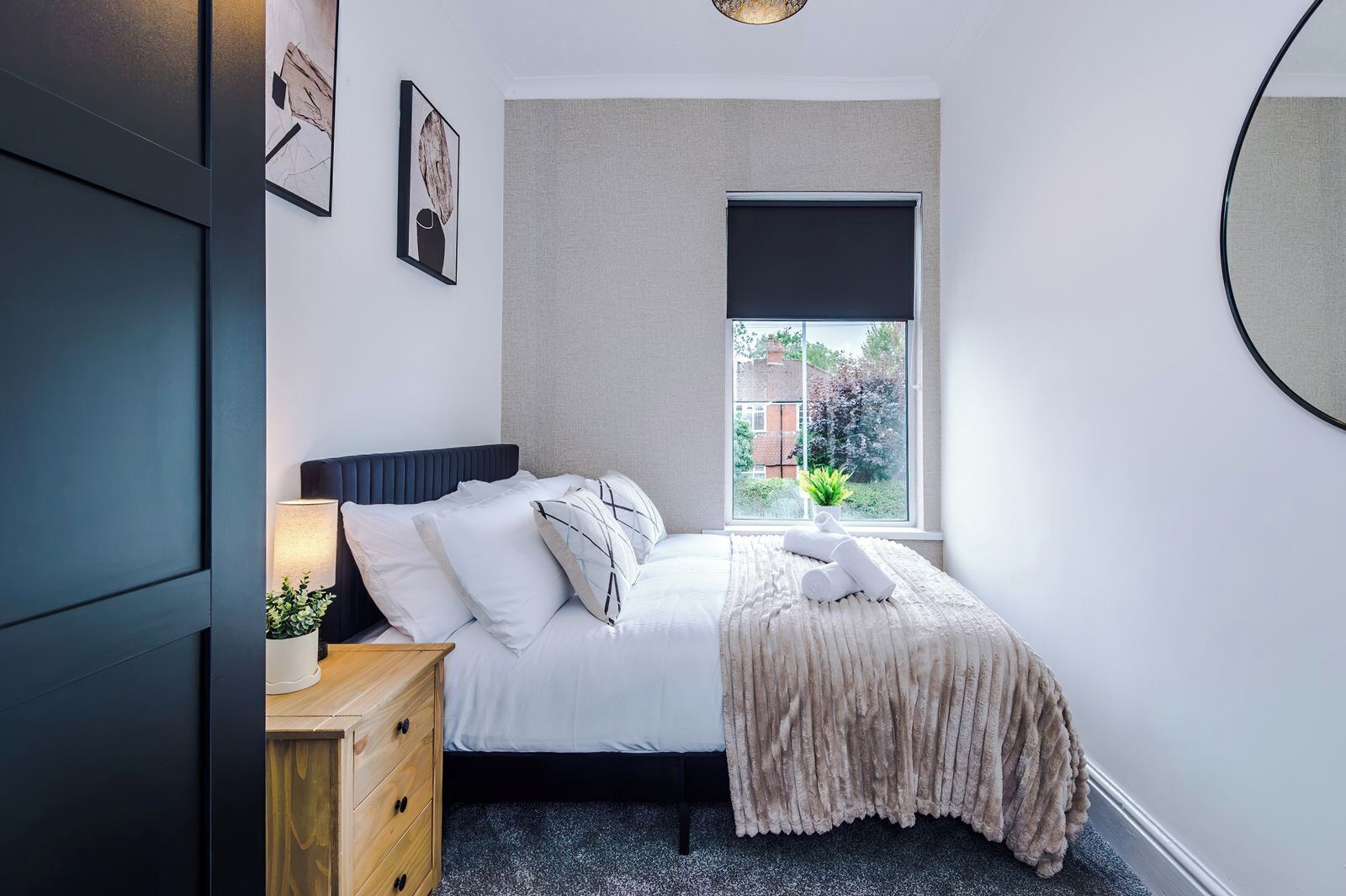 3 bedrooms, iron/ironing board, WiFi (free), bed sheets