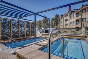 A pool area with a clear sky, a metal pool ladder, and a wooden fence. - Village Peak 9 Inn Ski-in/Ski-out Walk to Main St (Breckenridge)