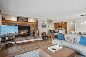 A living room with a fireplace, a sofa, a coffee table, and a television. - 5 minutes from Keystone Resort with Hot Tub & Pool (Keystone)