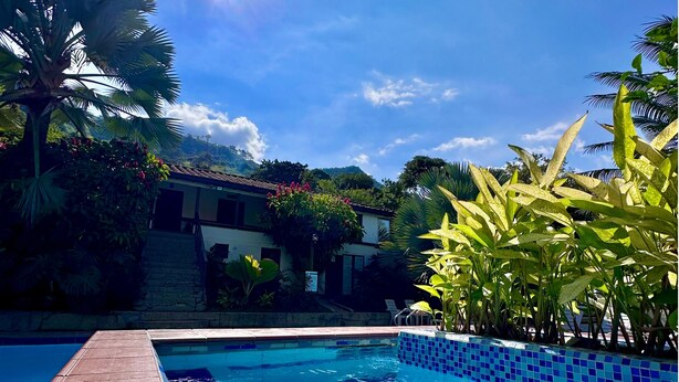Outdoor pool, free pool cabanas - All Natural Glamping (Copacabana)