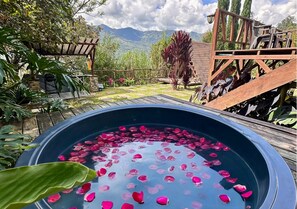 Outdoor spa tub - All Natural Glamping (Copacabana)