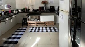 Lò vi sóng, bếp nấu, dụng cụ nấu nướng/bát dĩa/dao nĩa 