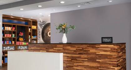 Hampton Inn & Suites By Hilton Virginia Beach Town Center