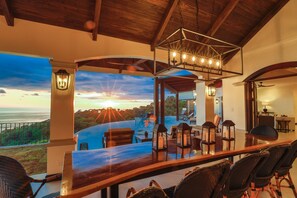 Outdoor dining - Charming 3-bedroom estate in Osa • Private Pool • 180° Ocean View in Jungle (Puntarenas Province)