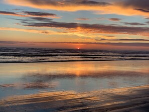 Beach - Sunkissed 3BR - Oceanview Beach Home (Pacific Beach)