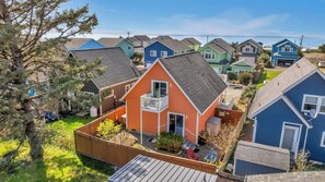 A residential area with houses featuring gabled roofs and a variety of colors. - Sunkissed 3BR - Oceanview Beach Home (Pacific Beach)