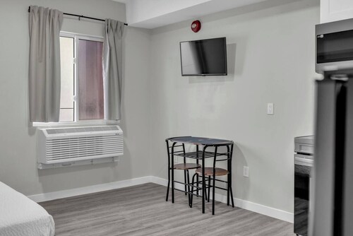 The Horizon Suite • Studio • DT Oshawa