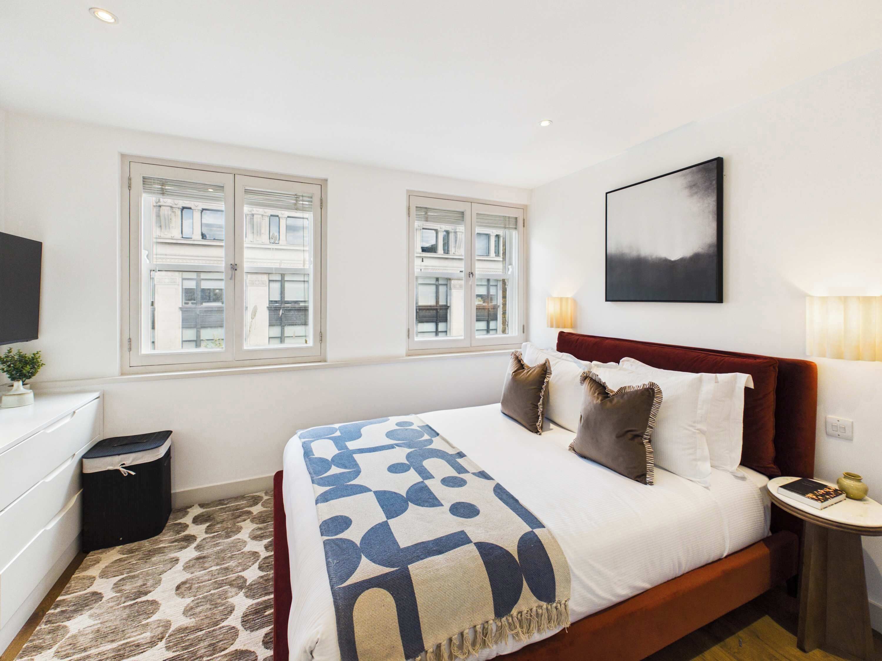 Iron/ironing board, travel crib, WiFi, bed sheets
