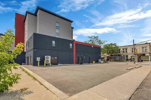 Exterior - The Platinum Suite • Studio • DT Oshawa (Oshawa)