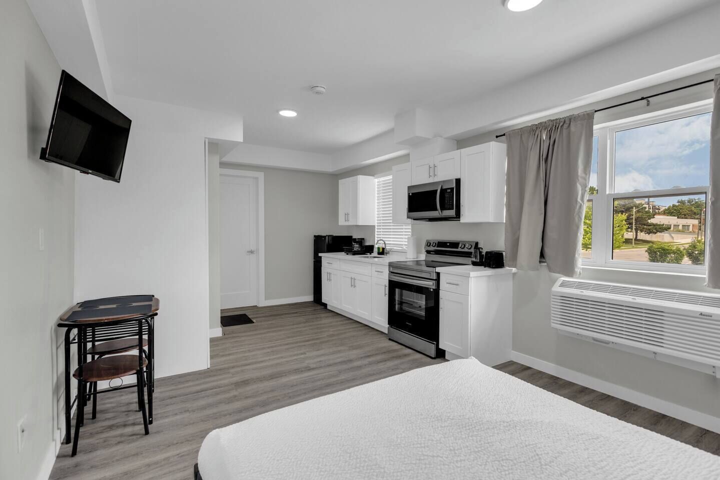 The Crown Suite  Studio  Dt Oshawa - Oshawa