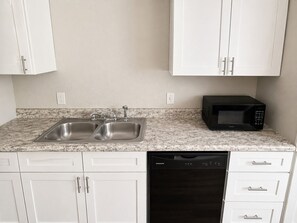 Private kitchen - Cozy 1-bedroom apartment in peaceful Dallas with AC (Dallas)