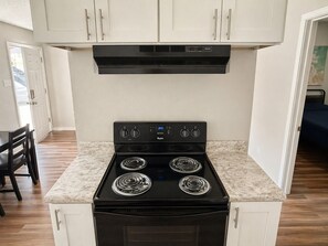 Interior - Cozy 1-bedroom apartment in peaceful Dallas with AC (Dallas)