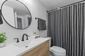 Towels, soap, toilet paper - The Gunners Lake Gem: Modern 2BR Furnished Townhouse (Germantown)