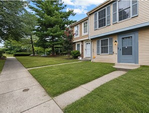 Exterior - The Gunners Lake Gem: Modern 2BR Furnished Townhouse (Germantown)