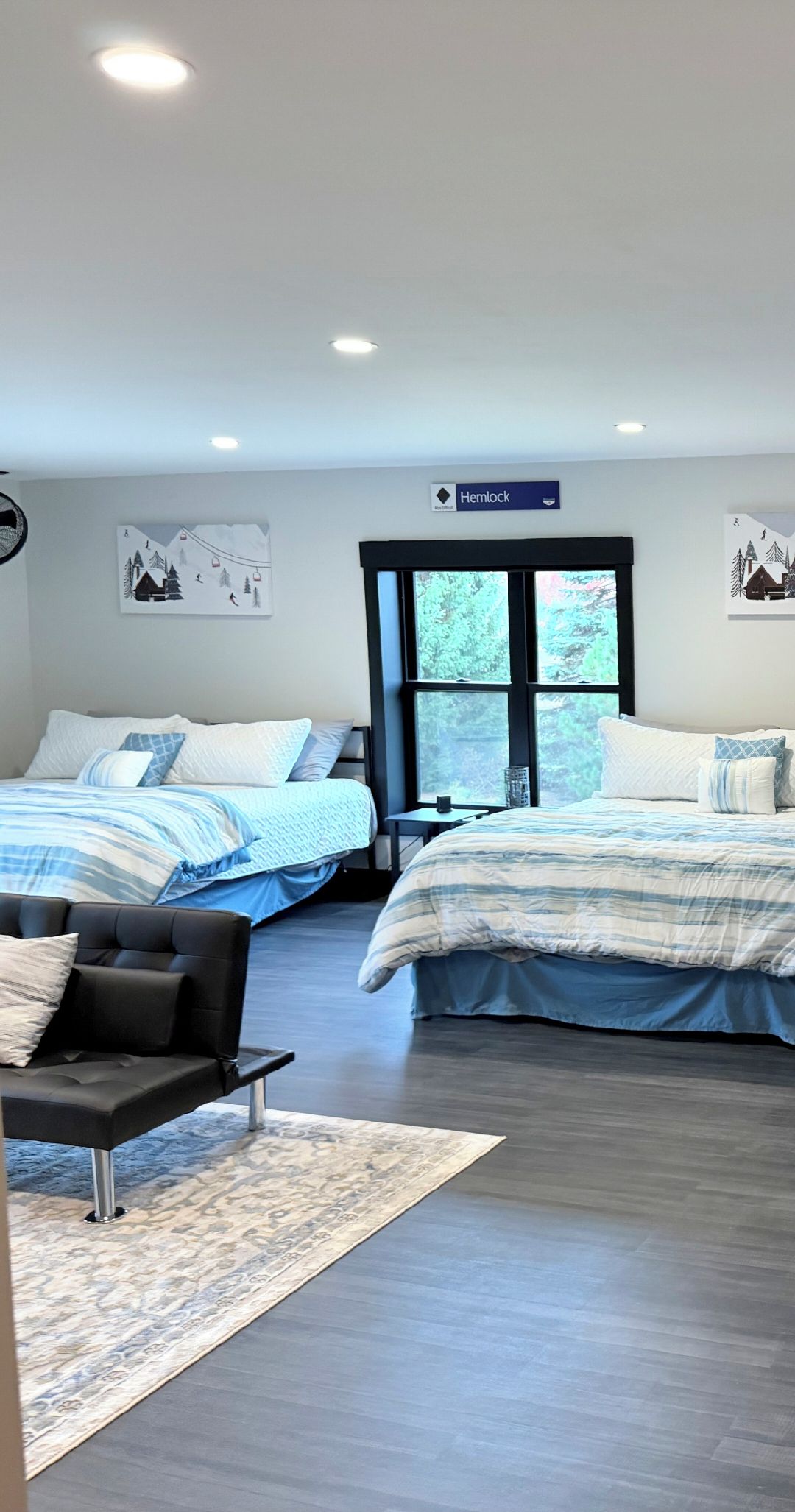 2 KING BEDS