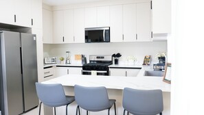 Private kitchen - Beautiful 3-bedroom house with AC in charming Ocho Rios (Ocho Rios)