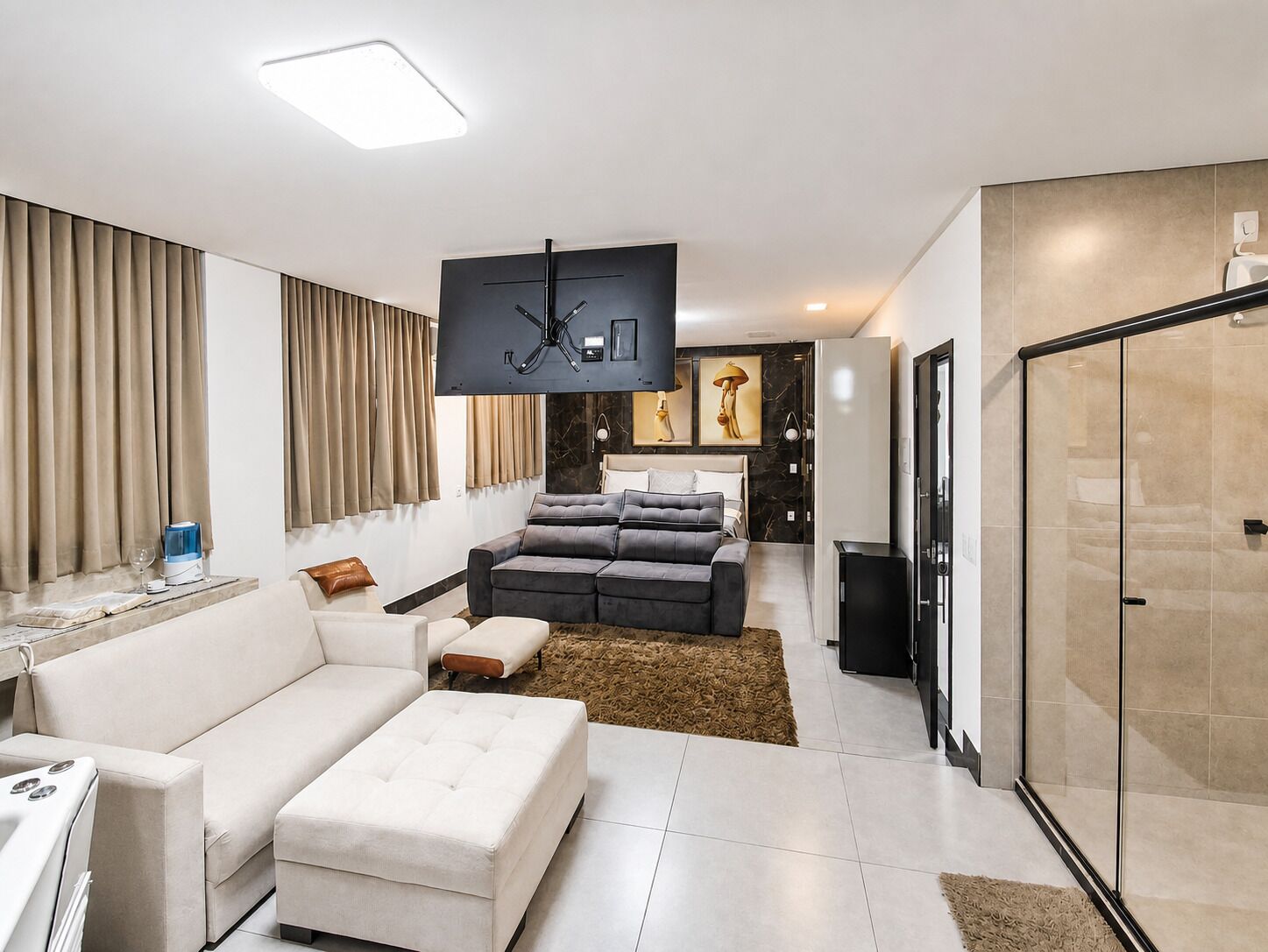 Presidential Suite | WiFi (free), bed sheets