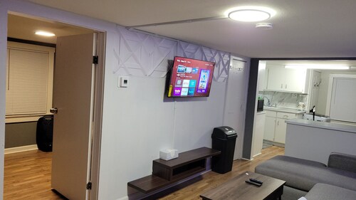 Furnished 1BR - Near RWJ & Rutgers -Full Kitchen, W/D, WiFi - Self Check-In